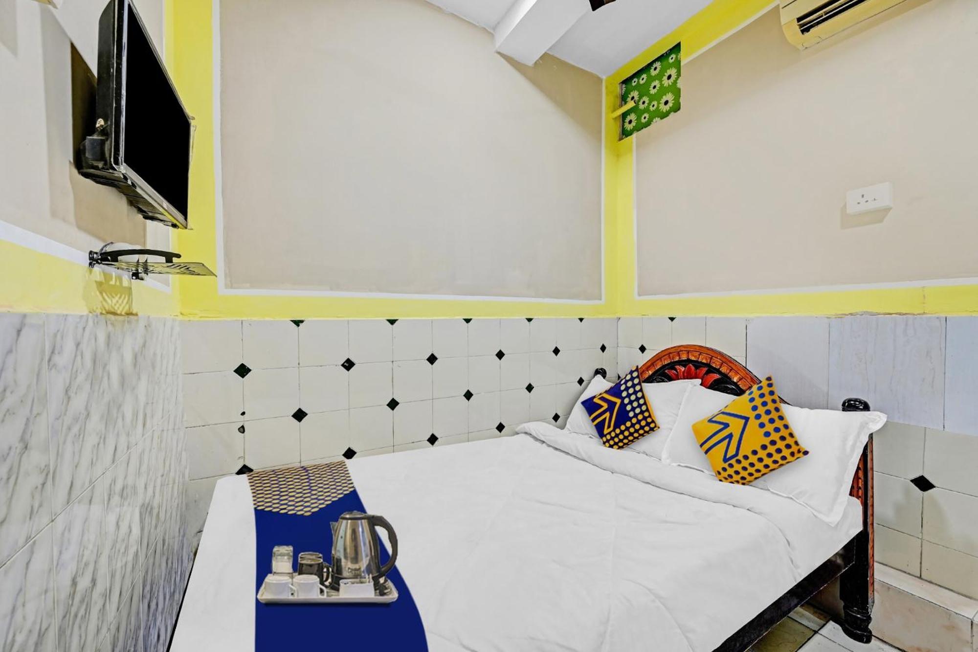 Spot On Svr Grand Hotel Vidzsajavádá Kültér fotó
