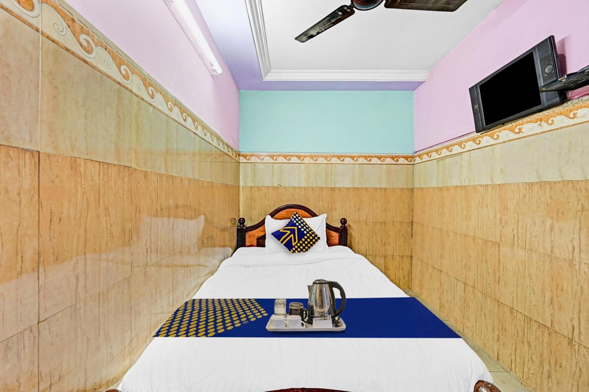 Spot On Svr Grand Hotel Vidzsajavádá Kültér fotó