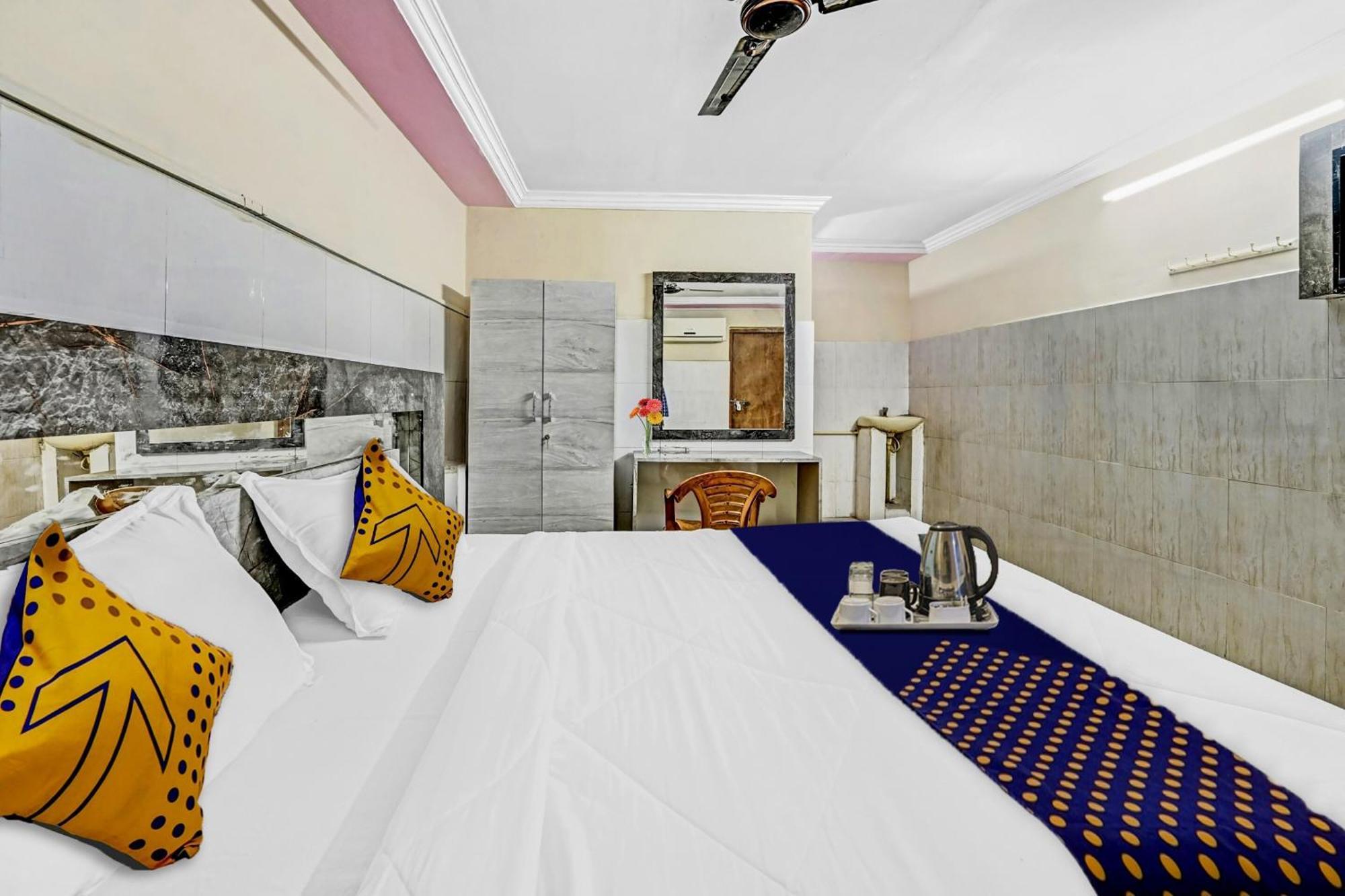 Spot On Svr Grand Hotel Vidzsajavádá Kültér fotó