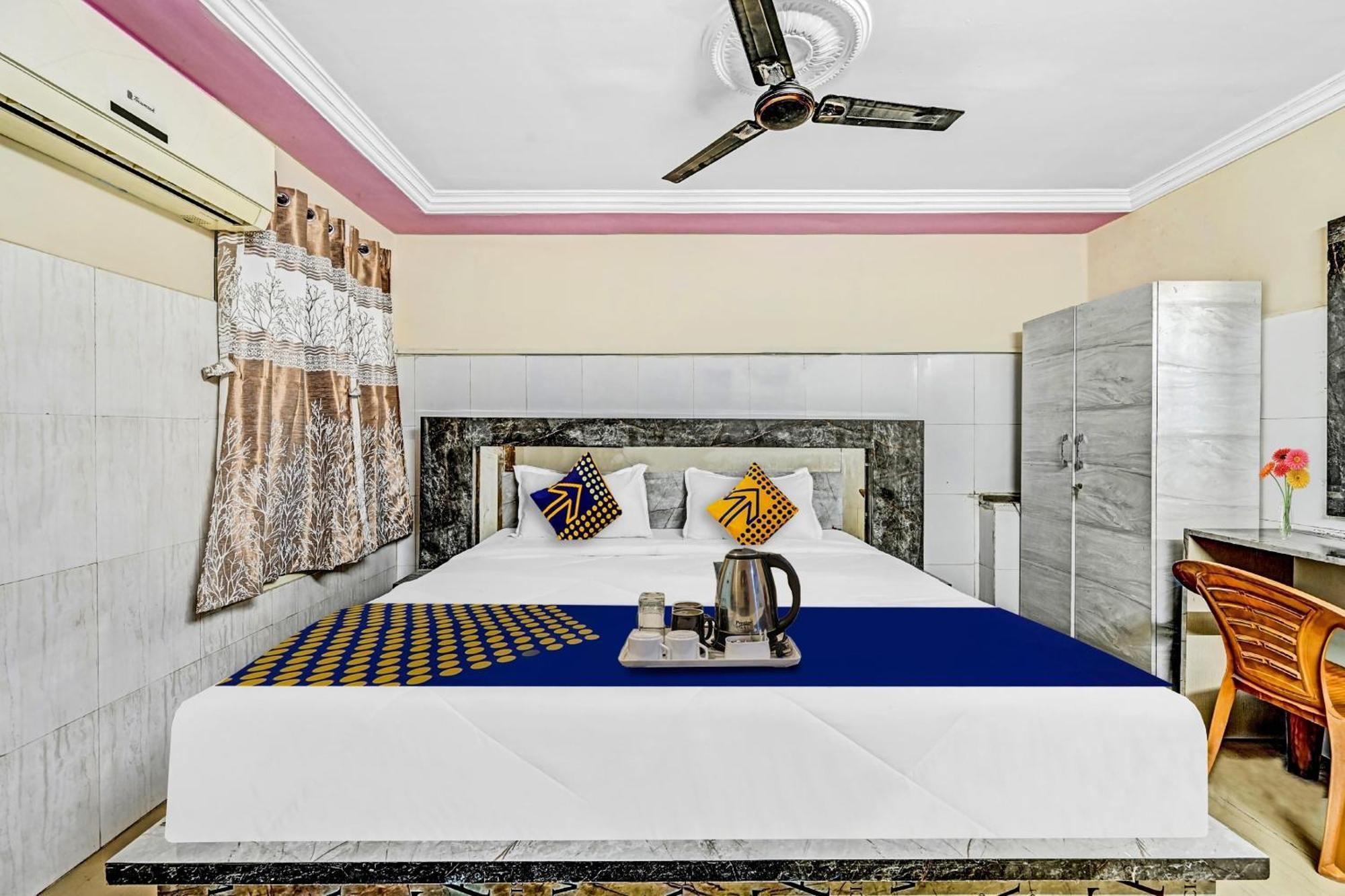 Spot On Svr Grand Hotel Vidzsajavádá Kültér fotó
